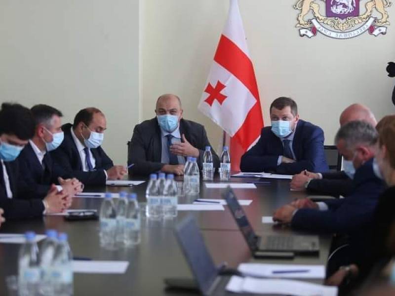 პროგრამის „განახლებული რეგიონები“ ფარგლებში კომისიამ რაჭა-ლეჩხუმ-ქვემო სვანეთის 4...